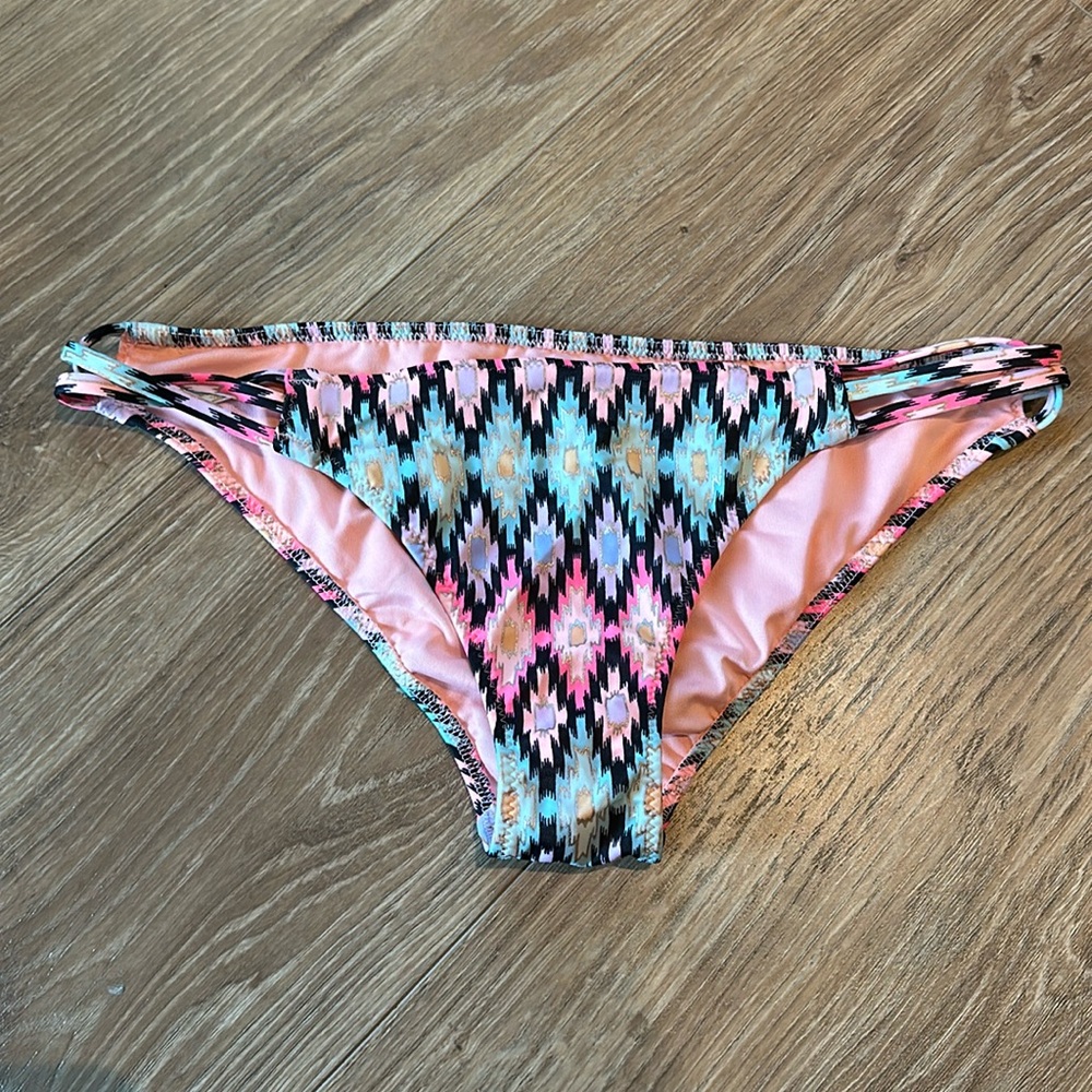 Victoria’s Secret XS/S bikini bottoms swimsuit beach tribal